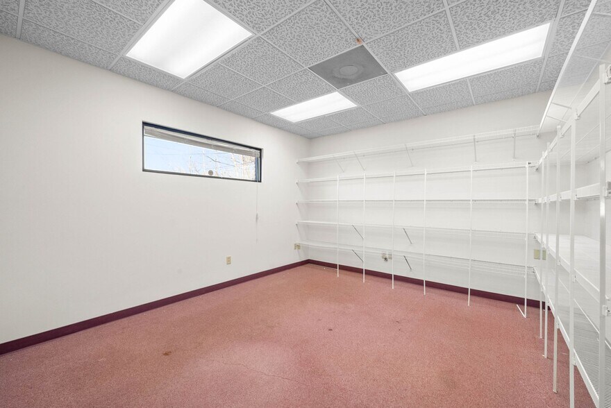 More Photos Of 215 8th St, Clarksville Medical For Lease