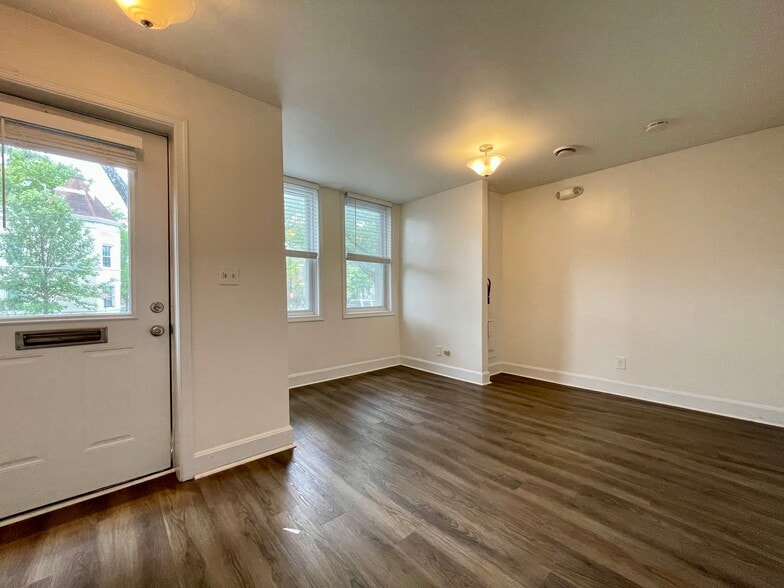 More Photos Of 1012 Florida Ave NE, Washington Office For Sale