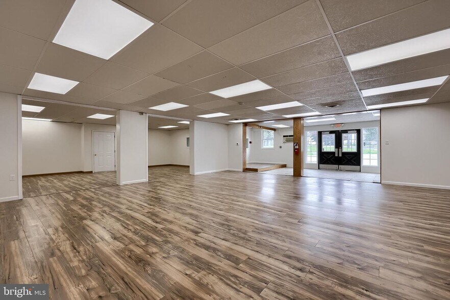 More Photos Of 417 Newport Ave, Christiana Storefront Retail Office For Sale