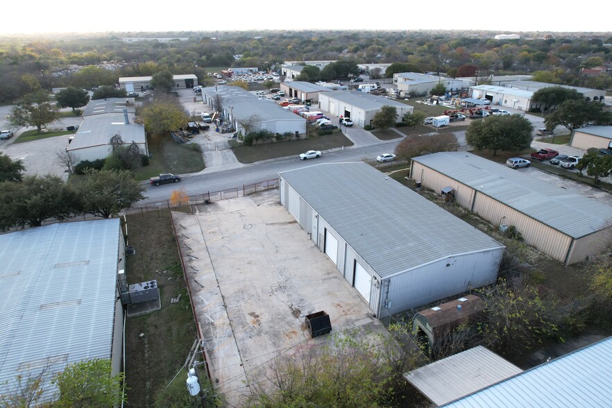 More Photos Of 19940 I-37, Elmendorf Warehouse For Lease
