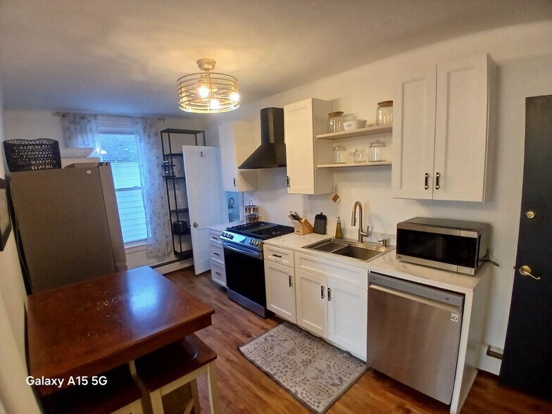 More Photos Of 117 Water St, Stonington Apartments For Sale