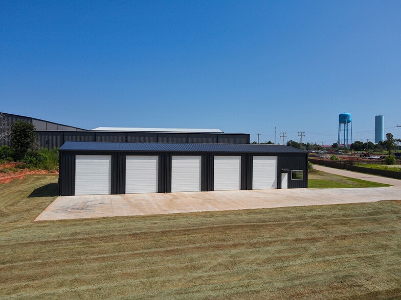 More Photos Of 11771 Hana Cir, Edmond Warehouse For Sale