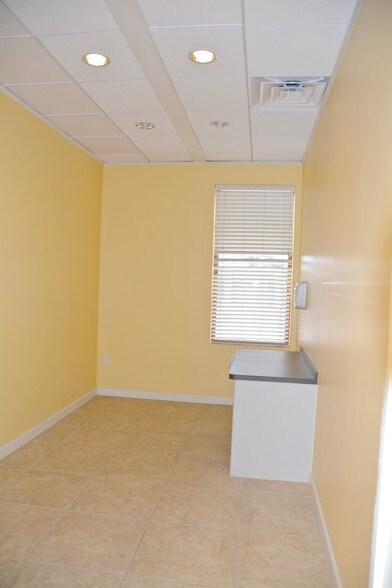 More Photos Of 12112 Bellaire Blvd, Houston Medical For Lease