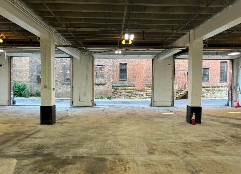 More Photos Of 918 Rickenbach St, Pittsburgh Distribution For Sale