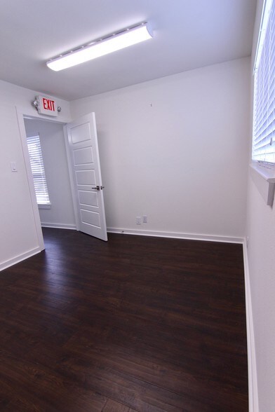 More Photos Of 910 E Cesar Chavez St, Austin Office For Lease