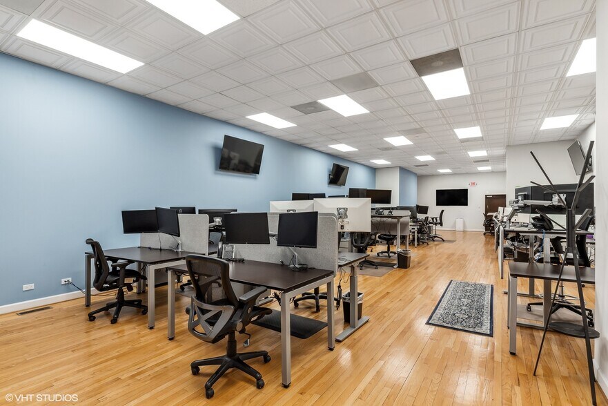 More Photos Of 705 N Milwaukee Ave, Chicago General Retail For Sale