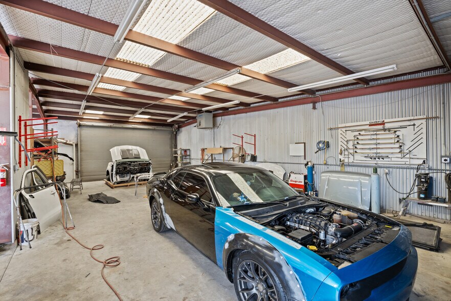 More Photos Of 955 W Kingsbury St, Seguin Auto Repair For Sale