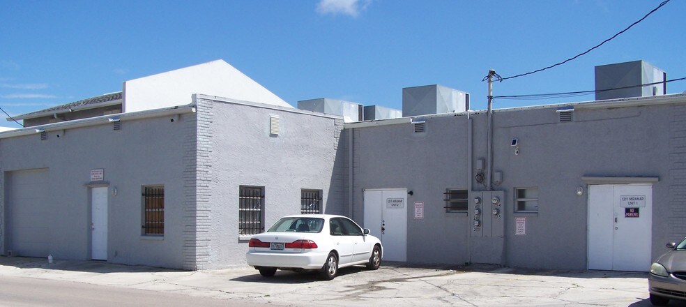 More Photos Of 1211 Miramar St, Cape Coral Office For Sale