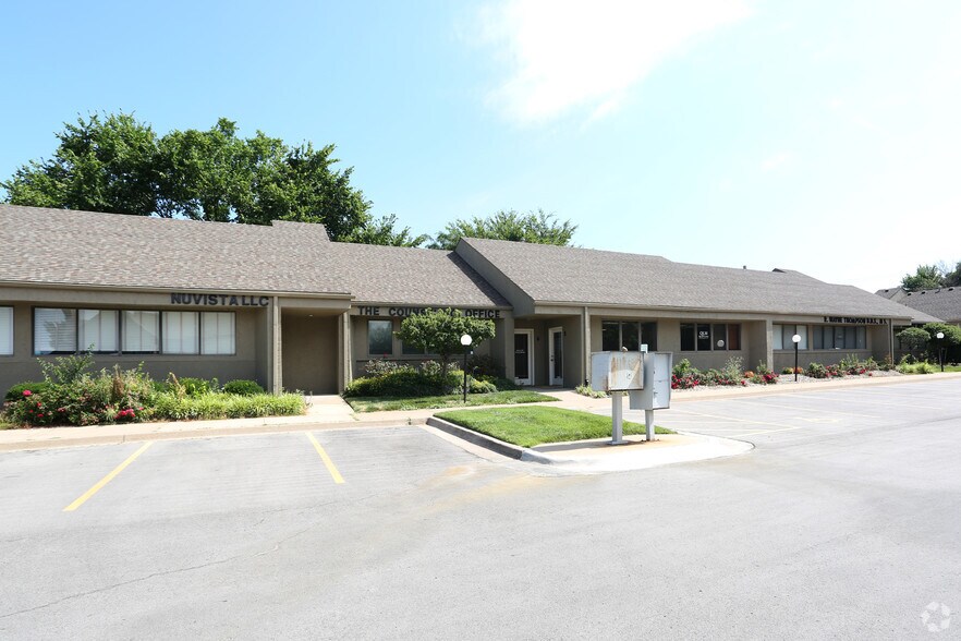 More Photos Of 601 N Mur-Len Rd, Olathe Office For Lease