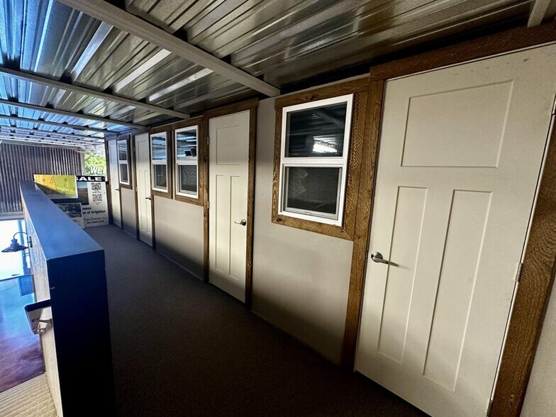 More Photos Of 3811 Crater Lake Hwy, Medford Warehouse For Sale