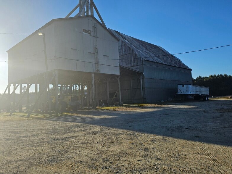 More Photos Of 460 Colonial Trl E, Surry Warehouse For Sale