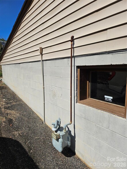 More Photos Of 567 E Mills St, Columbus Auto Dealership For Sale