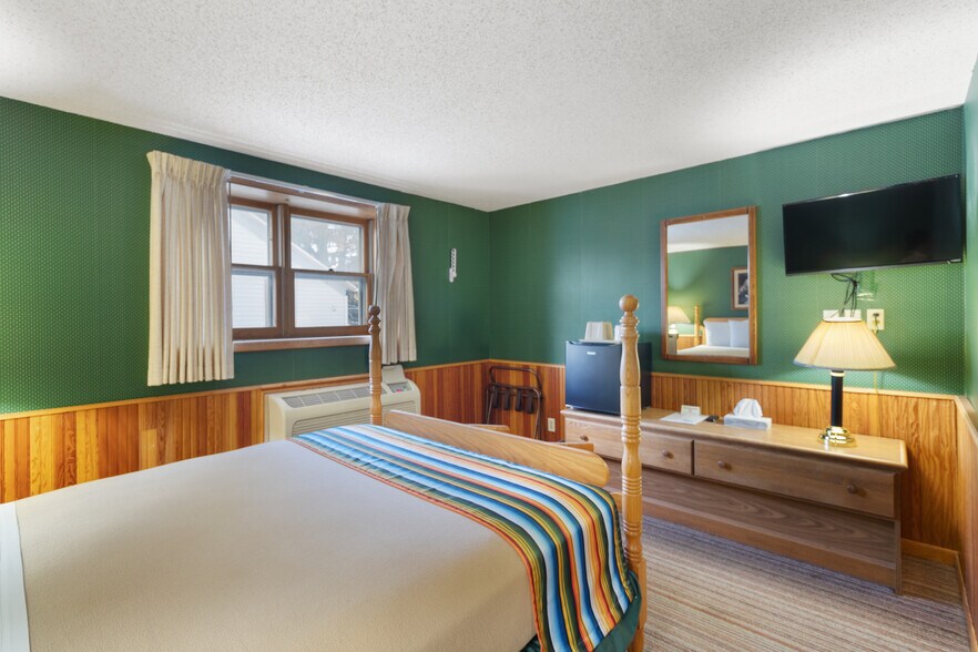 More Photos Of 4712 220th Trl, Amana Hotel For Sale