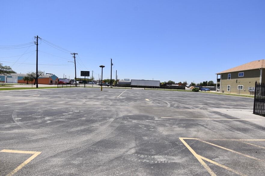 More Photos Of 401 Pennsylvania St, South Houston Lodge Meeting Hall For Sale