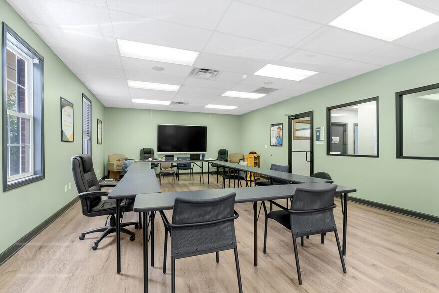 More Photos Of 634 Fairview Rd, Simpsonville Medical For Sale