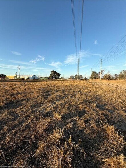 More Photos Of 702 N Ridgewood Dr, Sebring General Retail For Sale