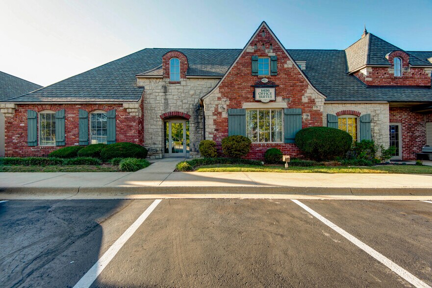 More Photos Of 1420-1426 E Bradford Pky, Springfield Medical For Lease