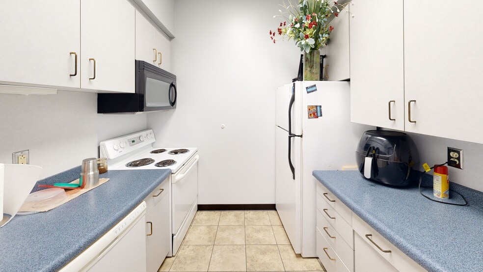 More Photos Of 1020 SW Fairlawn Rd, Topeka Medical For Sale