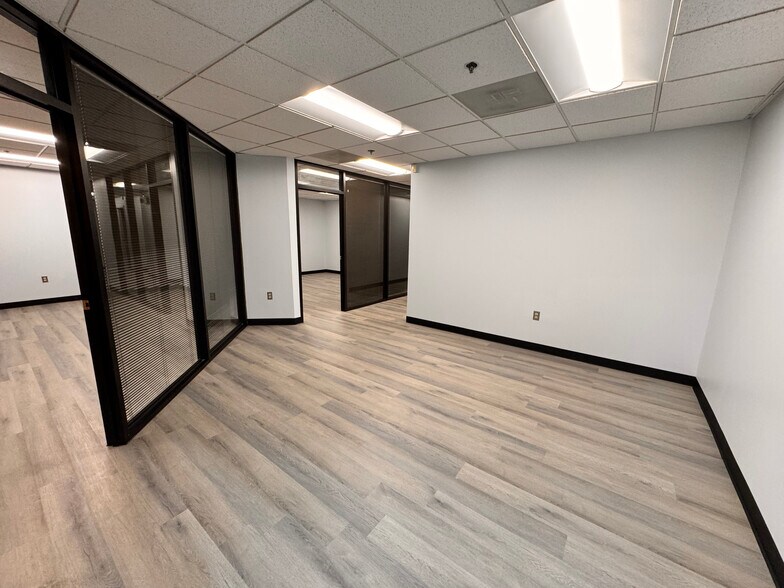 More Photos Of 8835 Columbia 100 Pky, Columbia Flex For Lease