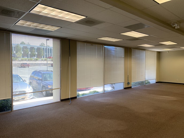 More Photos Of 444 Executive Center Blvd, El Paso Office For Lease
