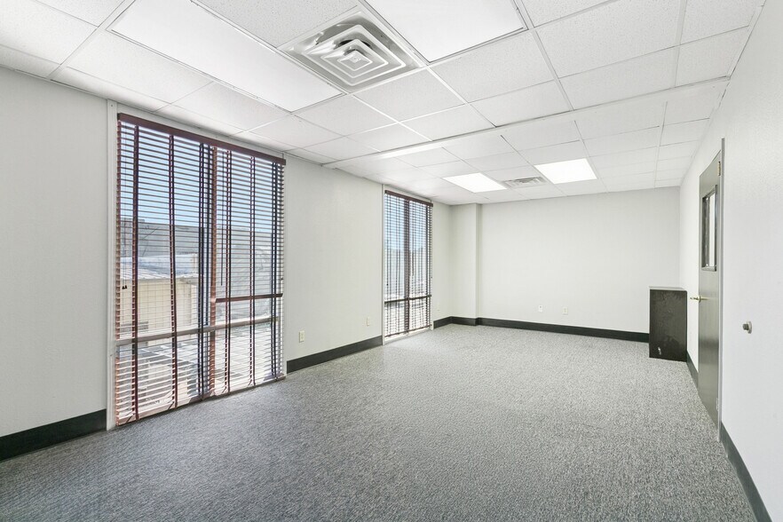 More Photos Of 1841 Enterprise Dr, Harvey Service For Lease