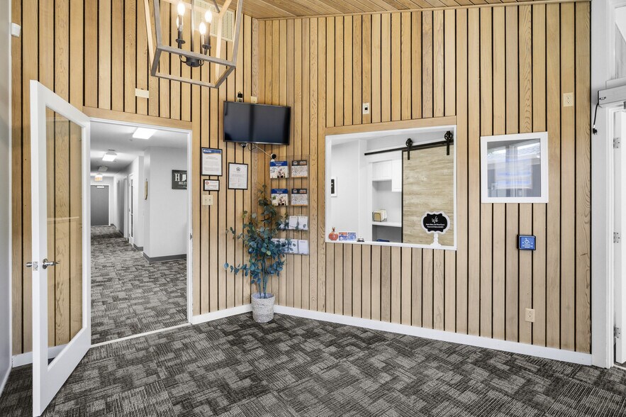 More Photos Of 360 Plaza Dr, Columbus Medical For Sale