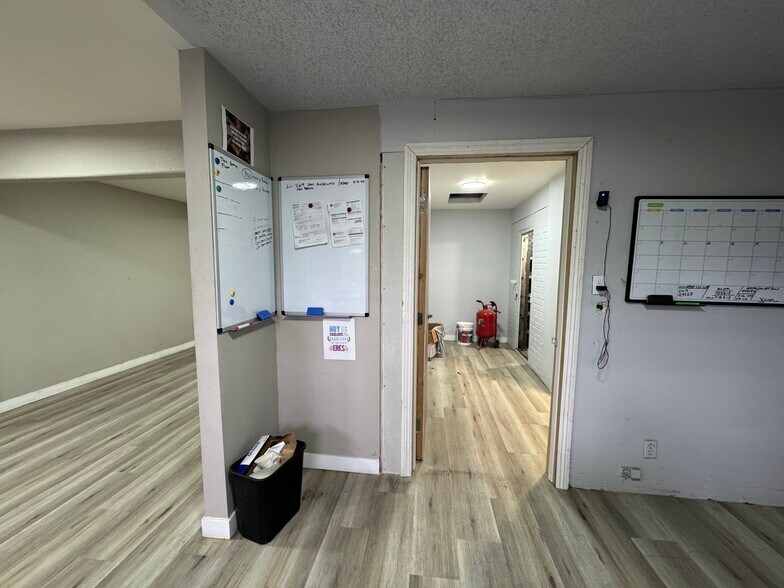 More Photos Of 263 S E St, San Bernardino Showroom For Lease