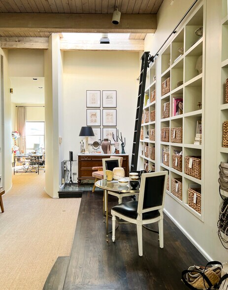 More Photos Of 1113 W Armitage Ave, Chicago Storefront Retail Office For Lease