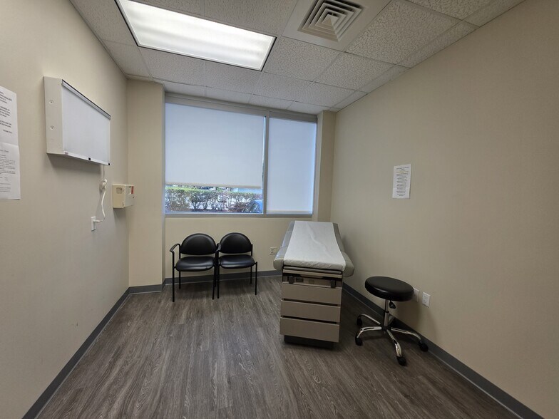 More Photos Of 2100 Aloma Ave, Winter Park Medical For Lease