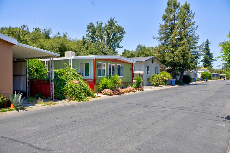 More Photos Of 5250 Whispering Creek Dr, Santa Rosa Manufactured Housing Mobile Home Park For Sale