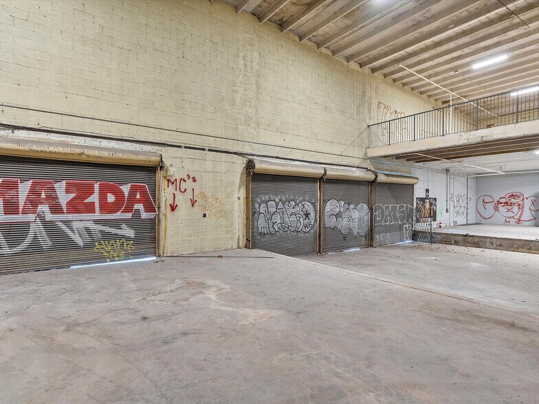 More Photos Of 301 NW 36th St, Miami General Retail For Sale