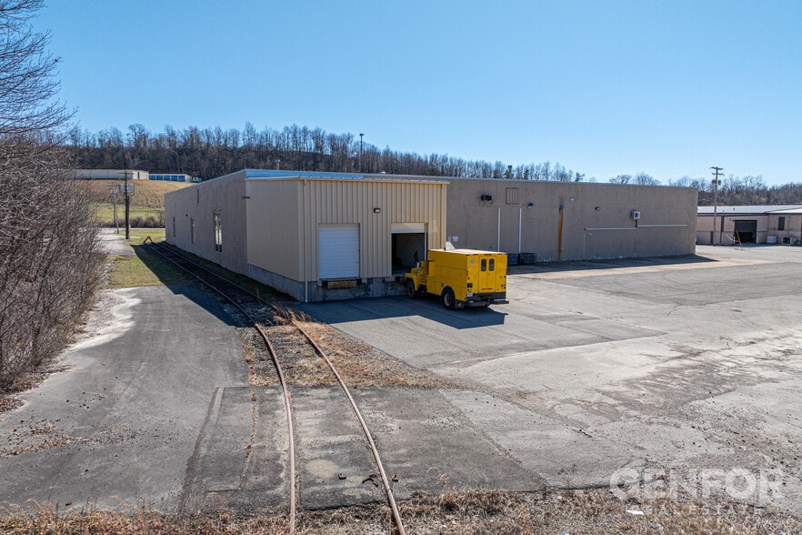 More Photos Of 1572 Roseytown Rd, Greensburg Warehouse For Lease