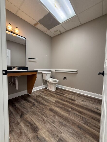 More Photos Of 4913 Summer Oak Dr, Buford Light Manufacturing For Lease