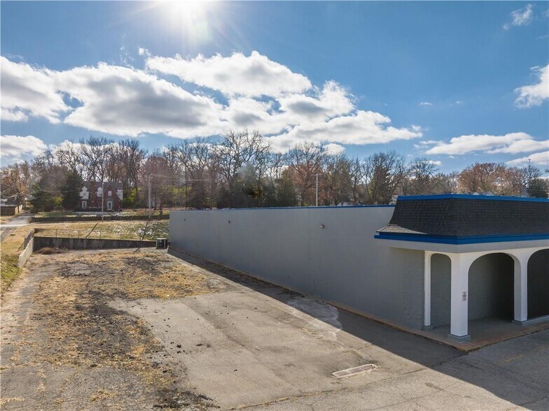 2300 Mitchell Ave, Saint Joseph, MO 64507 Retail For Lease