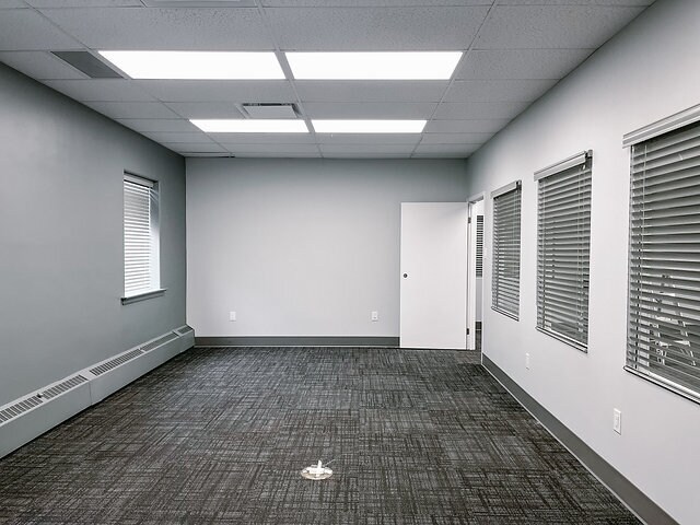 More Photos Of 340 Saskatoon St, London Showroom For Lease