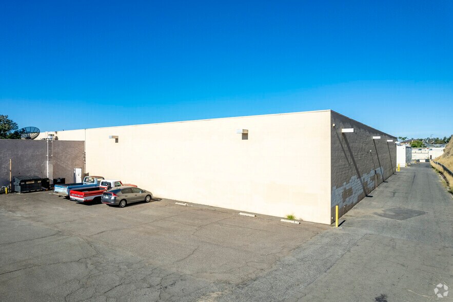 More Photos Of 960 S Santa Fe Ave, Vista Storefront For Sale