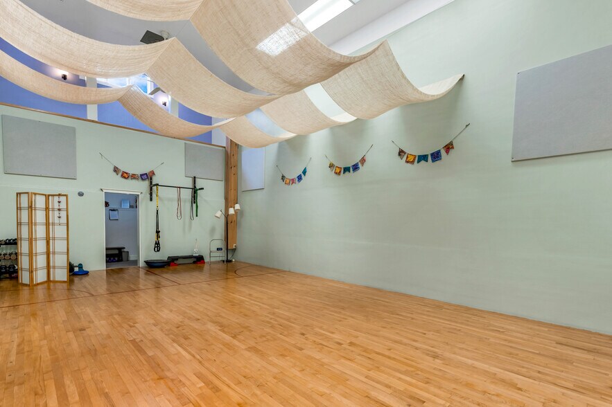 More Photos Of 68 Lyme Rd, Hanover Office Residential For Sale