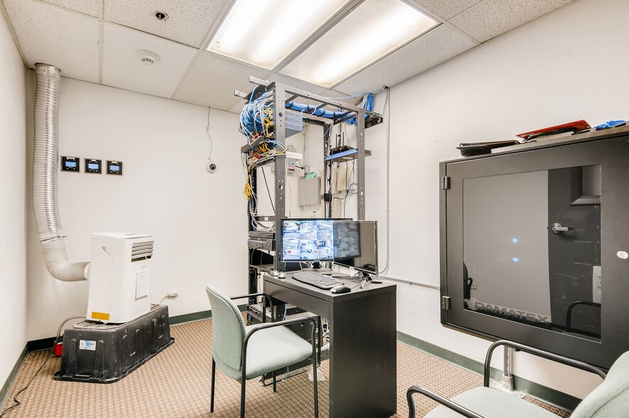 More Photos Of 5550 Joliet St, Denver Warehouse For Sale