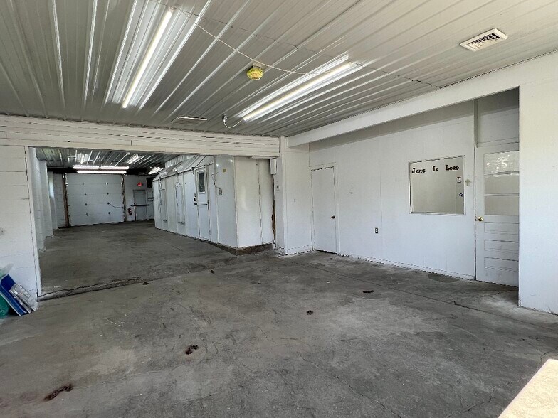 More Photos Of 655 Findlay Rd, Lima Auto Repair For Sale