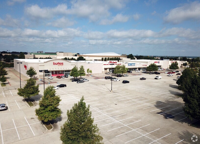 More Photos Of 2663-2885 Market Center Dr, Rockwall Unknown For Lease
