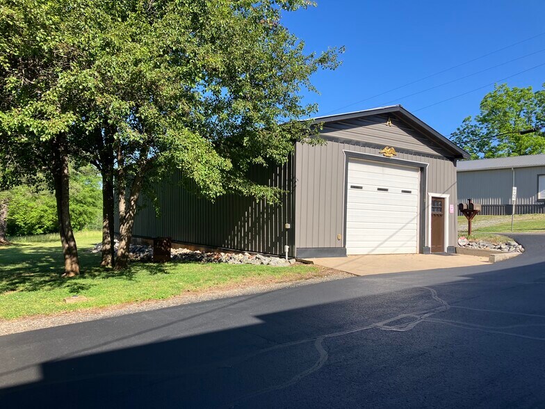 More Photos Of 157 N Main St, Bostic Office For Sale