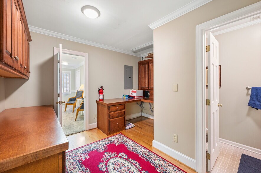 More Photos Of 4728 Park Rd, Charlotte Coworking Space