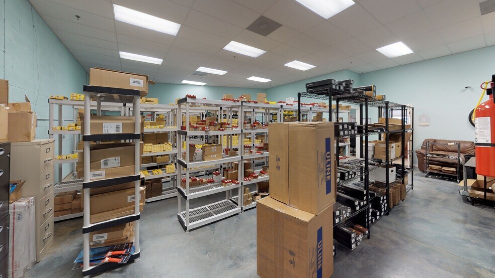 More Photos Of 2219 County Road 220, Middleburg General Retail For Sale