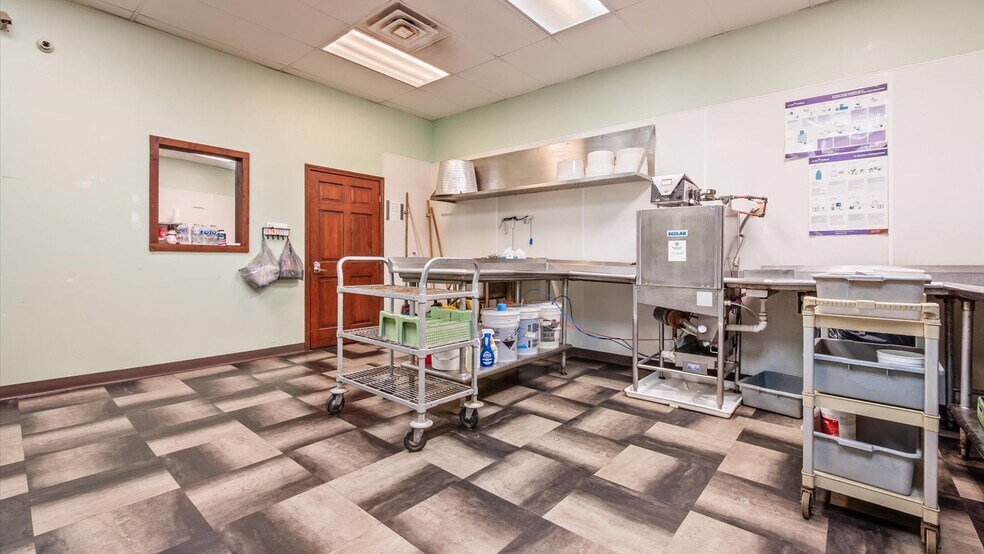 More Photos Of 2000 E Wheeling Ave, Cambridge Storefront For Sale