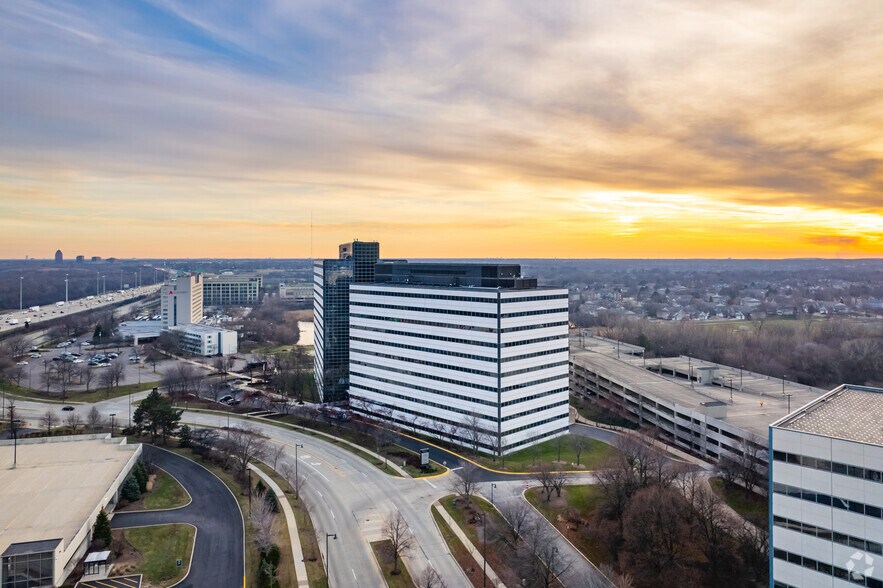 More Photos Of 150 N Martingale Rd, Schaumburg Unknown For Lease