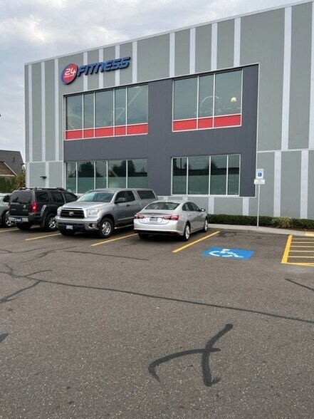 More Photos Of 465 W Arlington St, Gladstone General Retail For Sale