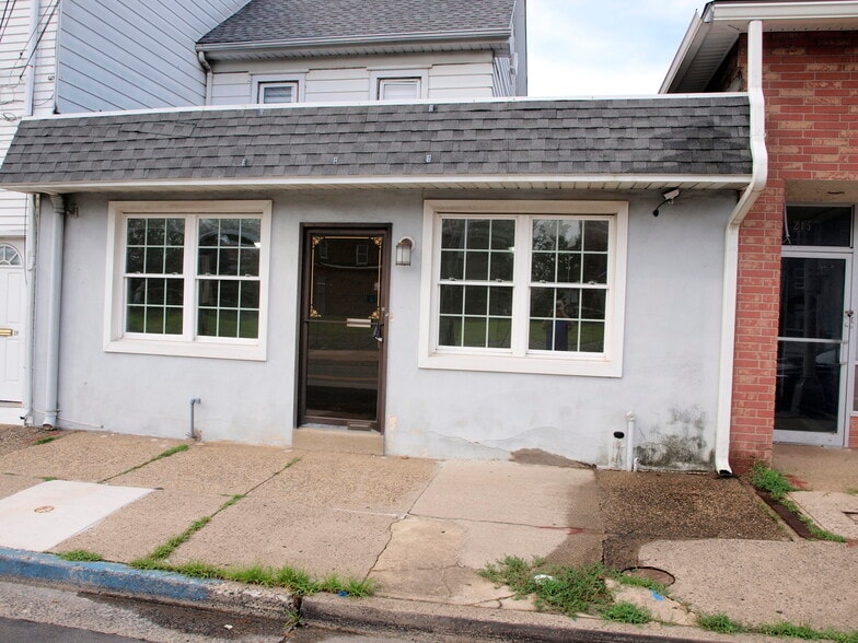 Primary Photo Of 209 Bridgeboro St, Riverside Storefront For Lease