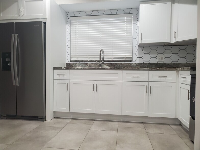 More Photos Of 5105 Memorial Hwy, Tampa Office Residential For Lease