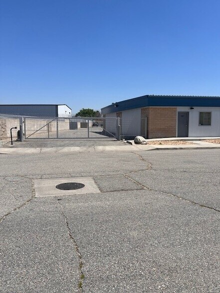 More Photos Of 501 Workman St, Bakersfield Light Distribution For Lease