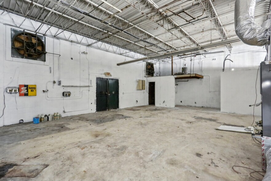 More Photos Of 2988 Rainbow Dr, Decatur General Retail For Sale